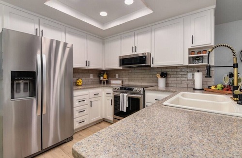 Rocklin House | WILLOW House Pool SPA Downtown Roseville Galleria Grill