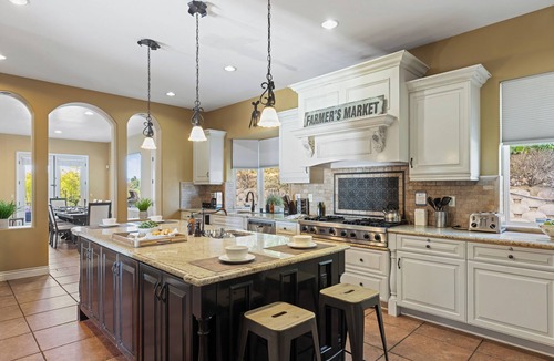Temecula Villa | Wine Country Villa Large Rooftop Terrace w/Views + Game Room | Via del Sur