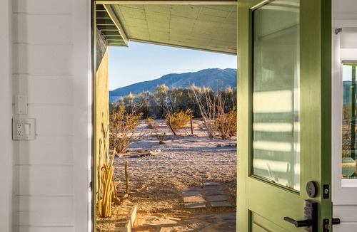 Wonder Valley House | Wonder Valley Green House (Hot Tub/BBQ/Hammocks)