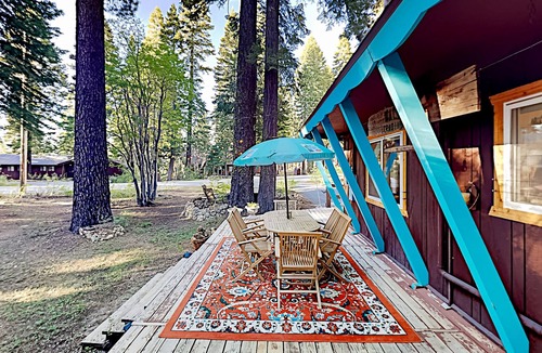 Chamberlands Cabin | Woodsy hideaway with beach club, yoga, pool & tennis - 1 mile to ski slopes
