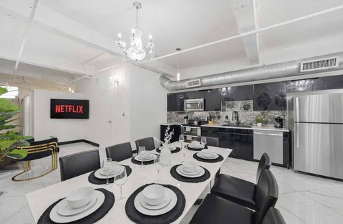 Gaslamp Quarter Apartment | Woolworth Loft – Elegant Stay w/City Views
