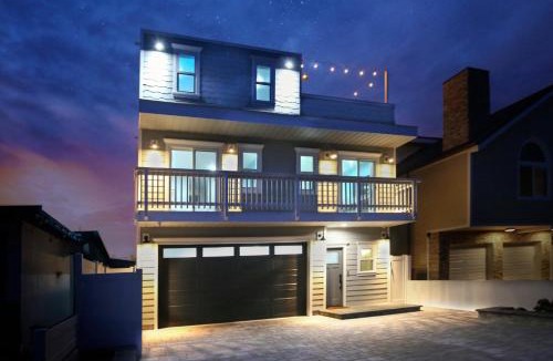 Silver Strand Villa | World Cup Retreat! Steps to Sand, Luxury Beach House, Game Room, Firepit, Ensuite Beds, Pets OK