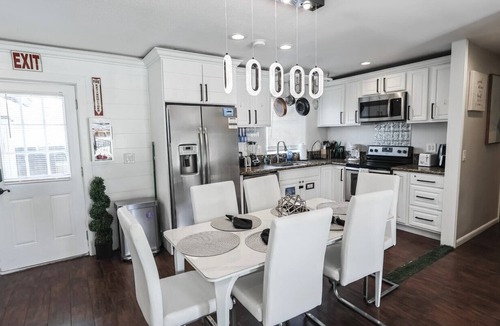 Lincoln Acres House | Xlnc Exotic Home Sunnyside 4b 2b by sdstay