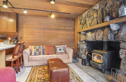 Alpine Meadows House | Year-Round Oasis w/ Private BBQ on Deck | Short Drive to Commons Beach!