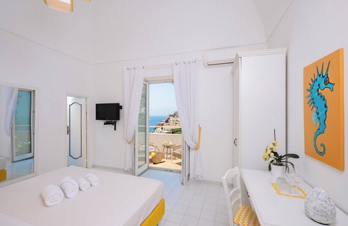 Positano City Centre House | YELLOW CASA DAMA In the Center of Positano with beautiful view