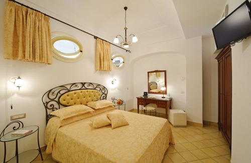 Arienzo Villa | Yellow Charming House in Positano