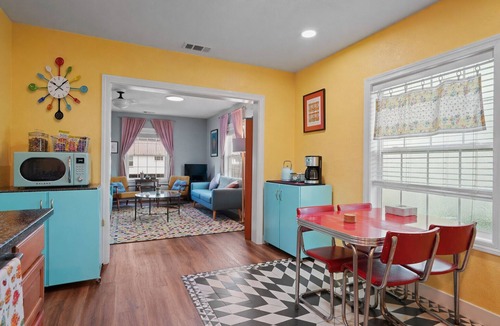 Davis House | Yolo Bungalow – Walkable, Cozy Craftsman in the Heart of Davis