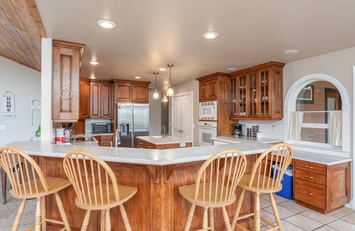 Yosemite Forks House | Yosemite Adventure House with Pool-hot tub-game room!