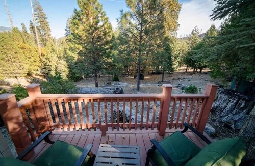 Foresta House | Yosemite Valley Retreat with BBQ, Full Kitchen & 2 Queen Beds