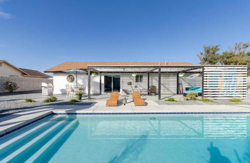 Palm Springs Villa | Zen Palm Springs Villa Pool and Mountain View