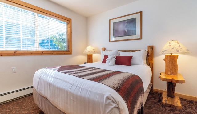 1 Bedroom Suite | Kitchen | Outdoor Swimming Pool | Near Lake Tahoe Beach