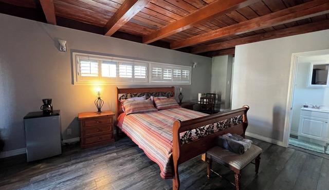 1-bedroom vacation home just 5 minutes to Kia Forum