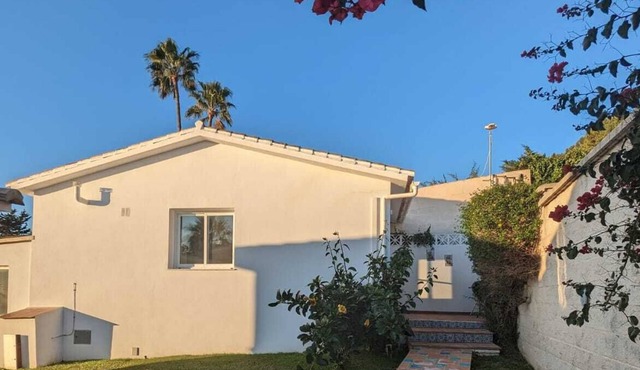 10 minute walk to beach & grocery stores! Quiet location with multiple sea-views