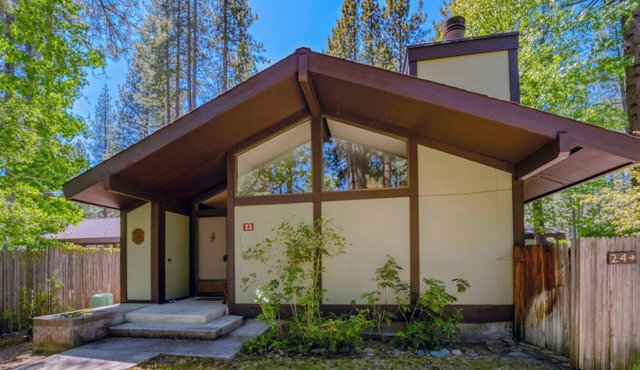 2 bed/2 bath single story condo in the heart of Graeagle Meadows in Graeagle