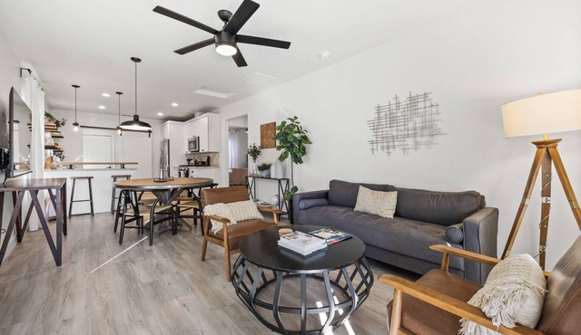 2BR Urban Retreat w/Netflix & Laundry, near DT Sac