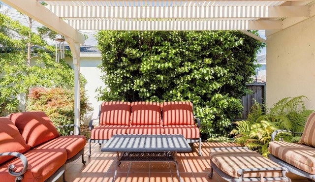 3 Bedroom, 2 Bathroom with Stunning Backyard and Laundry