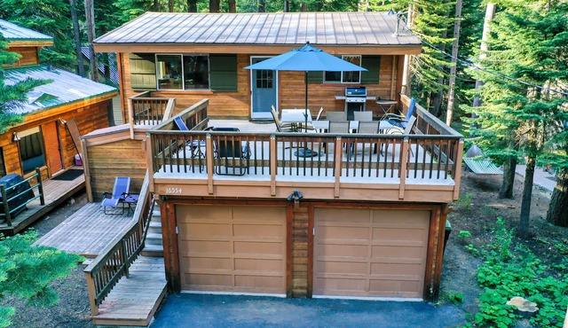 3 bedroom and den, 2 bath, sleeps 8. West End of Donner Lake DLR#059