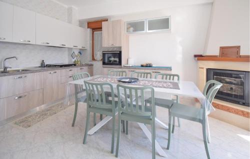 3 Bedroom Cozy Home In Giffoni Valle Piana