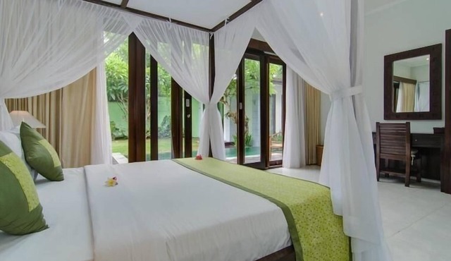 3 Bedroom Private Pool Villa, Central Seminyak, Shops, Beach, Staff Service