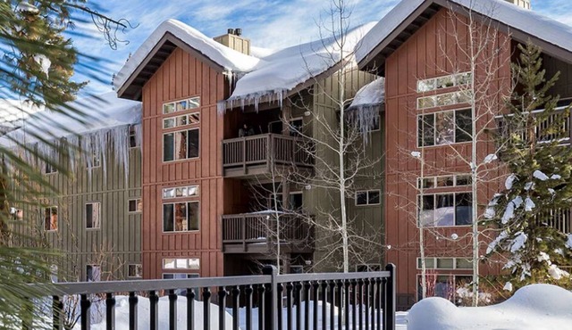 3-bedroom resort in beautiful Zephyr Cove with WiFi, fitness room