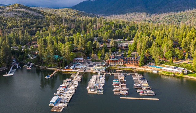 3 Relaxing Getaway with Fireplace & Outdoor Fun Minutes from Bass Lake Trails