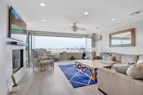 3 Story Oceanfront with Incredible View Hot Tub home