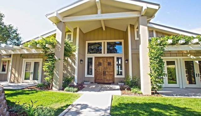 31 Day Gated Solvang Custom Craftsman Home w/Pickleball, Pool, Spa & Bocce Ball