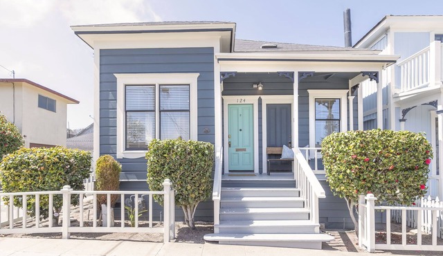 3814 Surf's Up! Walk to the Beach, Downtown & Park