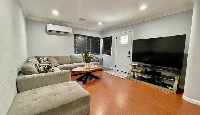 3bd with TV and AC, 2 air mattress, 2ba, 15-20 minute to everything in San Diego