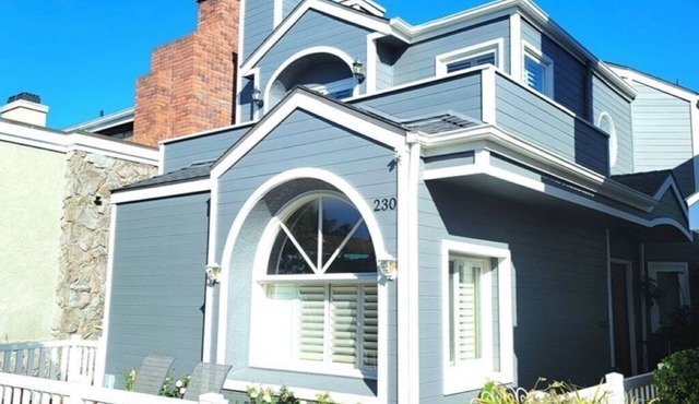3BR/3BA Pet-Friendly, 2 Blocks to Beach, Walk to Dining & Coffee