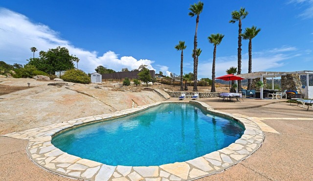 4 Bed. Spacious home w/POOL & views on 2.5 acres. King-size beds.