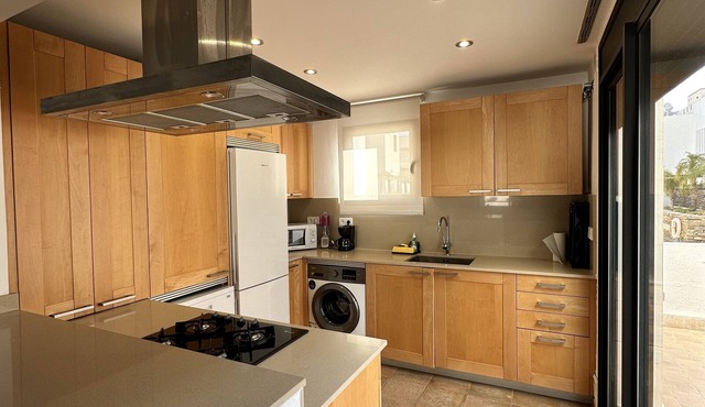 4 Bedroom, 3 Bathroom Villa in Playa Macenas. Beach&Resort.