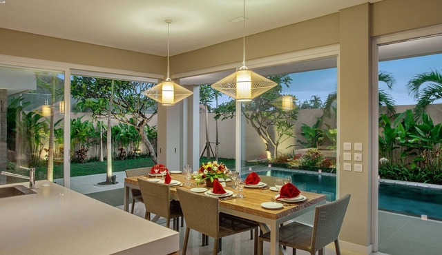 4 Bedroom Pool Villa near FINNS Recreation Club, Staff service