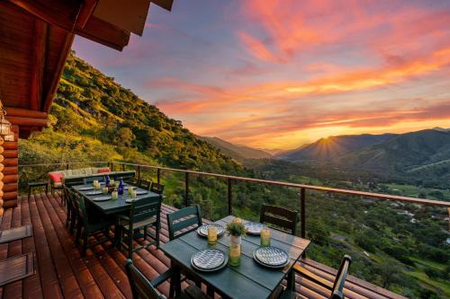 4 Kings Log Cabin 150 Acres Spectacular Views