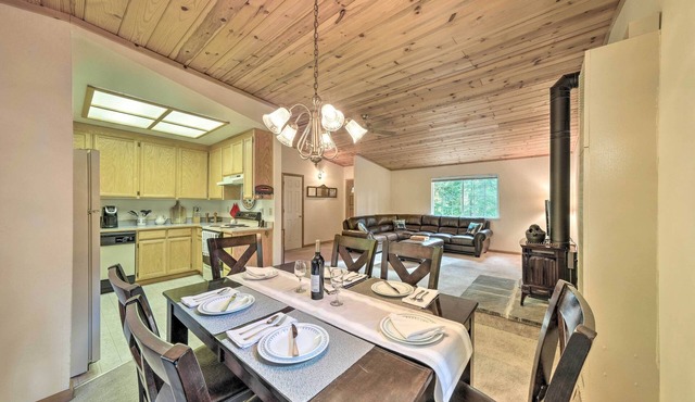 4 Mi to Big Tree State Park: Serene Cabin w/Deck in Arnold