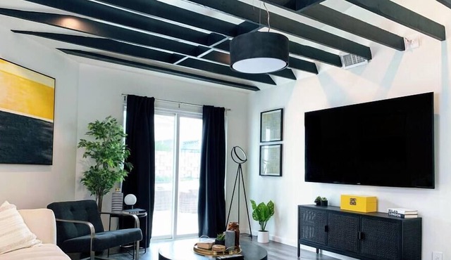 4-Unit Complex W/ Swimming Pool (MKW-ING)