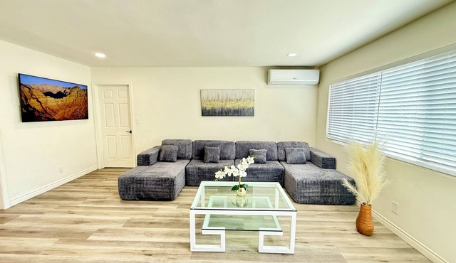 40% OFF Upland 2 Master Beds W/Yard - Close To Airport, Hospitals & Colleges