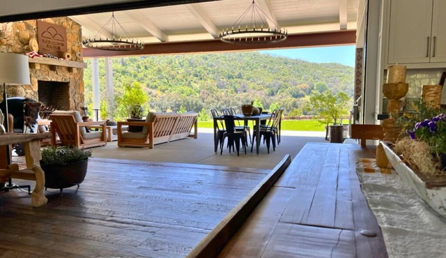 400-Acre Luxury Mountain Retreat w/Event Venue