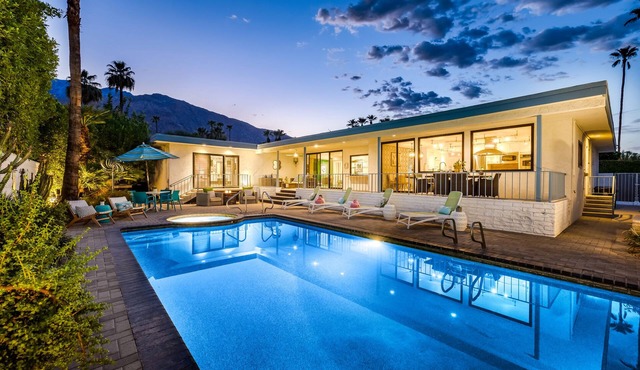 4BR Luxury MidCentury | Sauna | Pool & Spa| Firepit