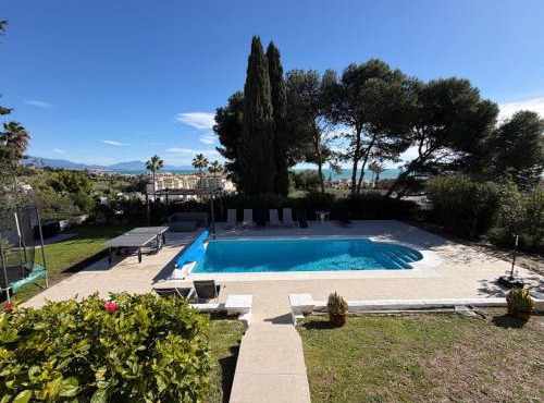 5 Bedroom Villa with HEATED Pool with breath-taking Sea Views, Walking distances to Shops Restaurants Beach
