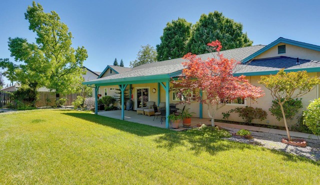 5 Mi to Sundial Bridge & River! Pet-Friendly Haven