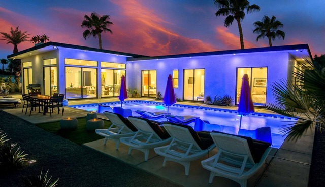 5 Palms Estate by PalmsAtPark - Glam Pool, Spa & Mountain Views