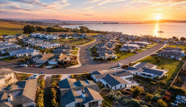 5 STAR Coastal Getaway~Heart of Bodega Bay!Hot Tub~High Tide Haven