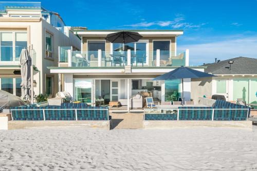 6Br Beachfront Retreat, Patio And Balcony On Oceanfront By Beachview Rentals