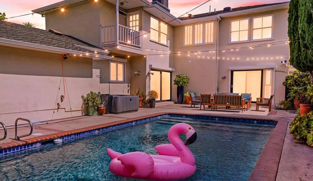 6BR Villa with Pool, Jacuzzi & Game Room, Walk to Rodeo Drive