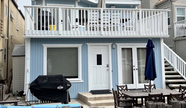 728 San Luis Rey · Spacious Beach House with Large Private Deck