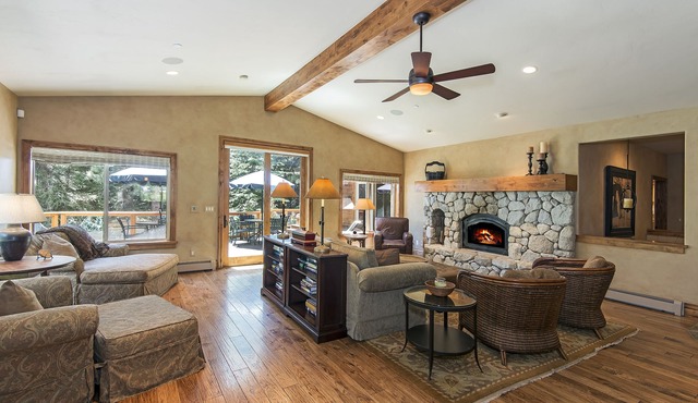 8/8-8/25: BOOK 3 NITES/GET 1 FREE, AFTER BOOKING; 5400' HOME 6BD, 6.5BR, HOT TUB