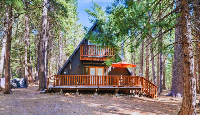 A-Frame Cabin w/Hot Tub near Mount Lassen Park