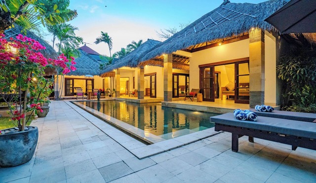 A little slice of Heaven, Villa Evelyne staffed 5-bedroom villa central Seminyak