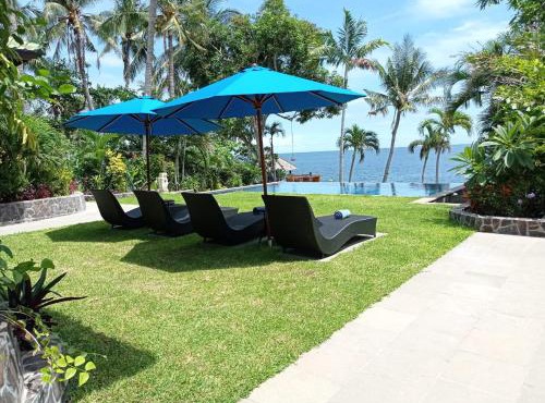 Absolute Beachfront Private Villa sleeps 6 with Infinity Pool on 1200m2 of Tropical Land